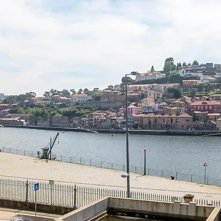 Monchique's Balcony Apartment Porto