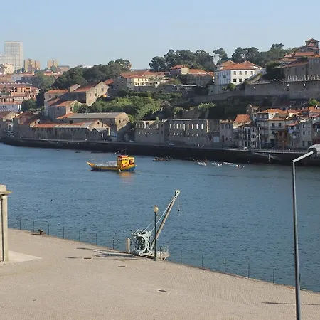 蒙希克阳台公寓 *